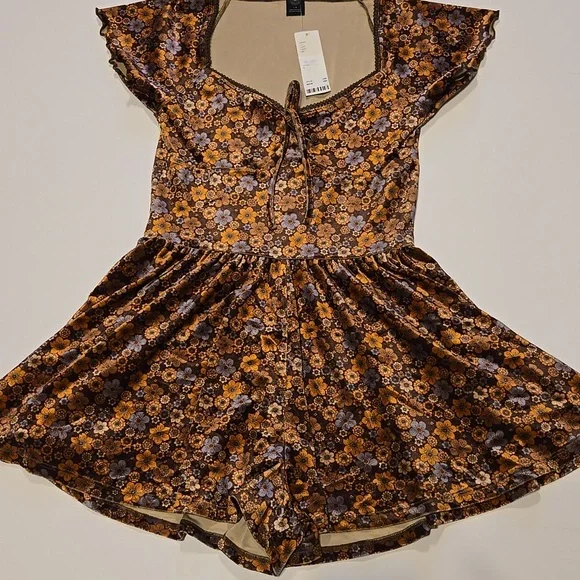 141. New Urban Outfitters Brown Velvet floral print Molly Romper Size Large - Picture 5 of 7